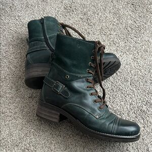 Taos Footwear Dark Green Lace-Up Leather Ankle Boots